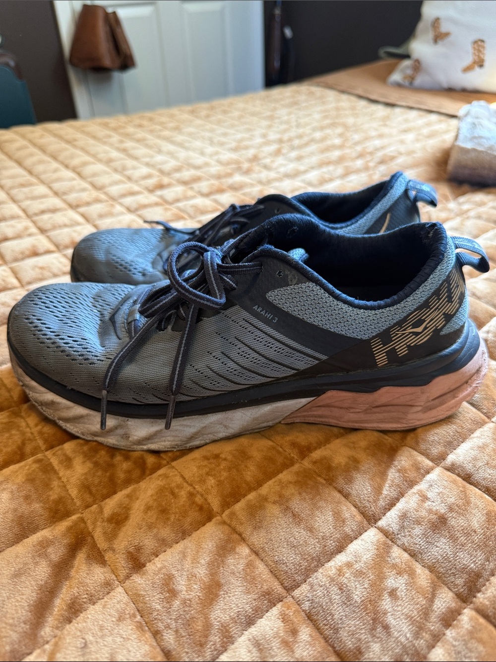 Hoka Arahi 3 Running Shoes in Slate Blue with Pink Midsole
